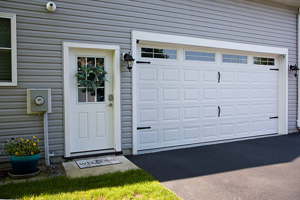 24/7 Emergency Garage Door Panel Replacement experts in Melbourne, AR